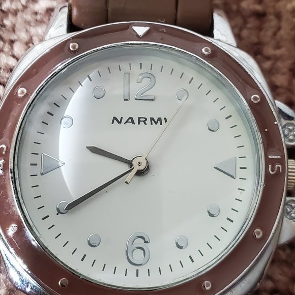 NARMI Brown Silicone Band Watch - Picture 7 of 9